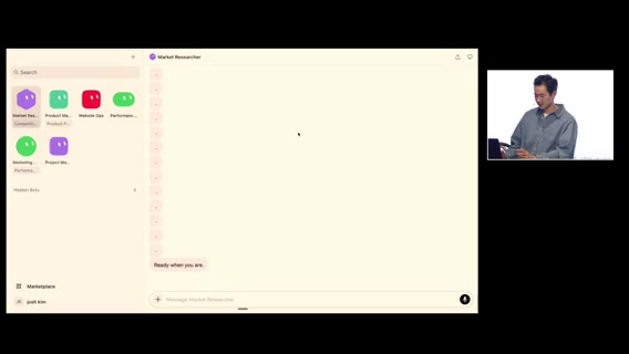 Рабочий стол с шестью ролями ботов и человек у ноутбука